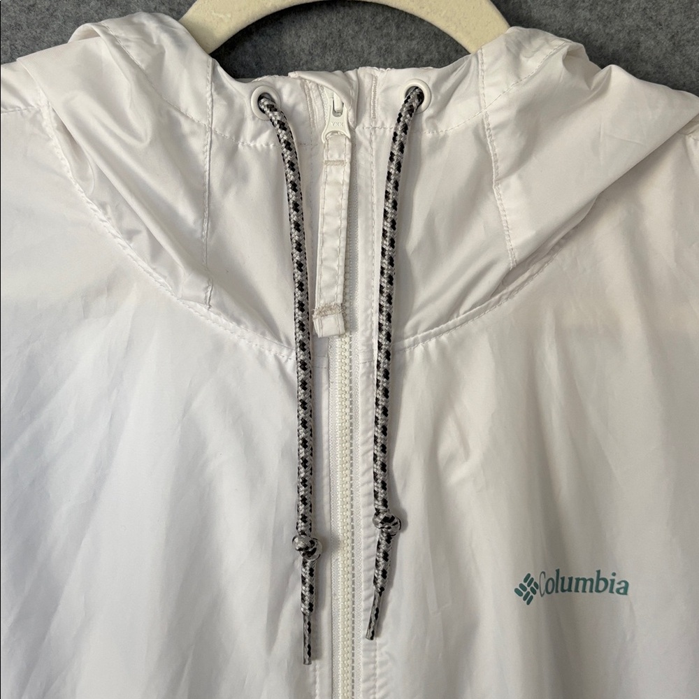 Columbia White, Green, and Navy Windbreaker 1X - Picture 6 of 8